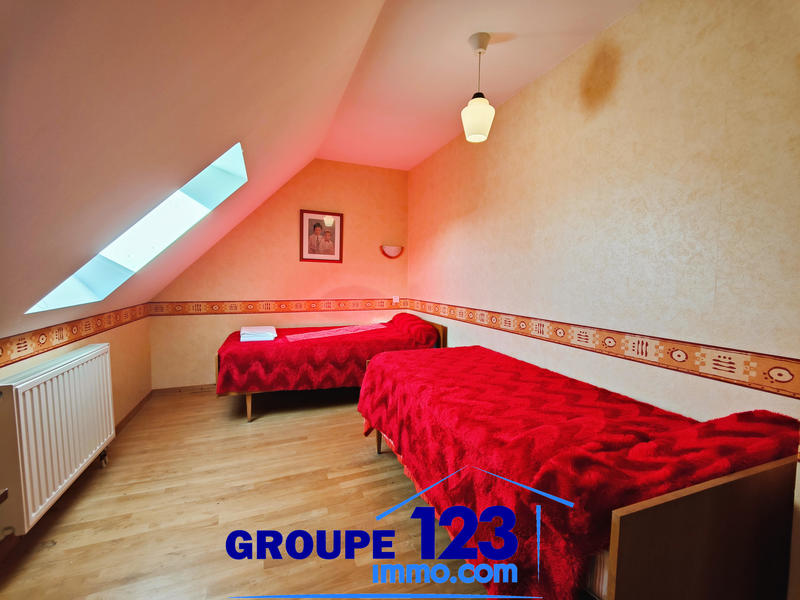 Maison - 182 m² - 9 pièces