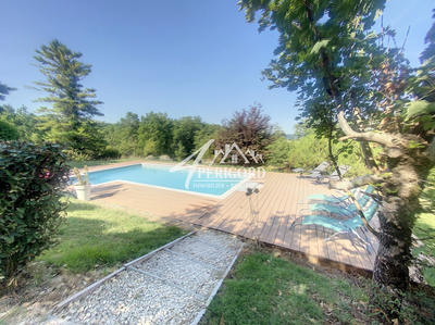 Maison traditionnelle - 190 m² - 9 pièces