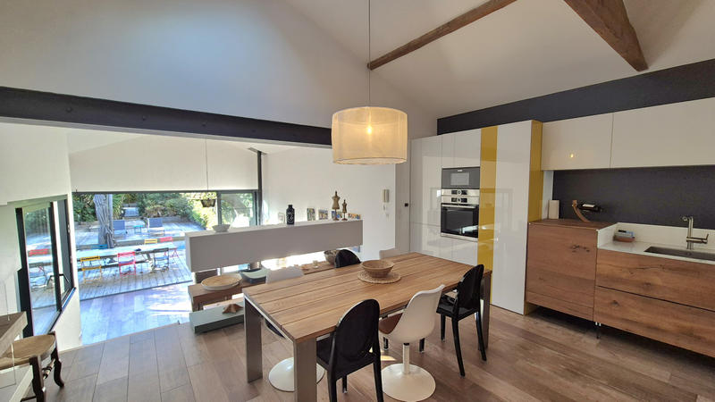 Maison - 180 m² - 7 pièces