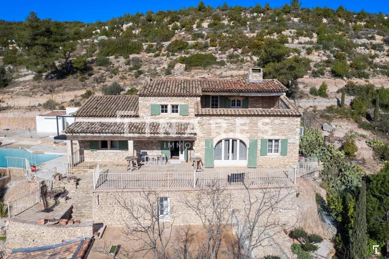 Villa - 300 m² - 9 pièces