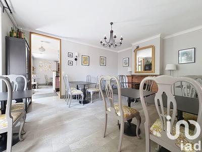 Maison - 238 m² - 8 pièces