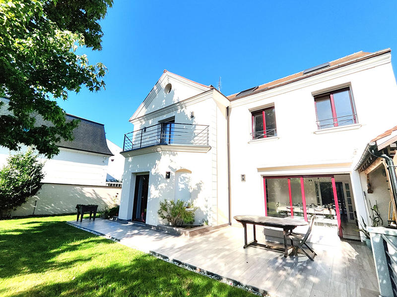 Maison - 250 m² - 9 pièces