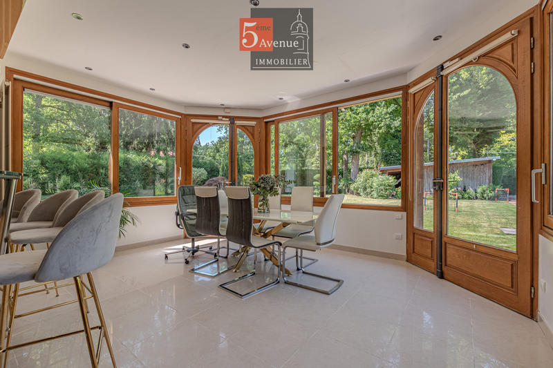 Maison - 400 m² - 12 pièces