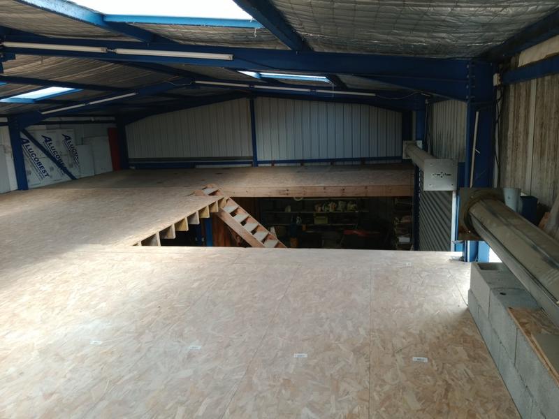 Local commercial - 150 m² - 2 pièces