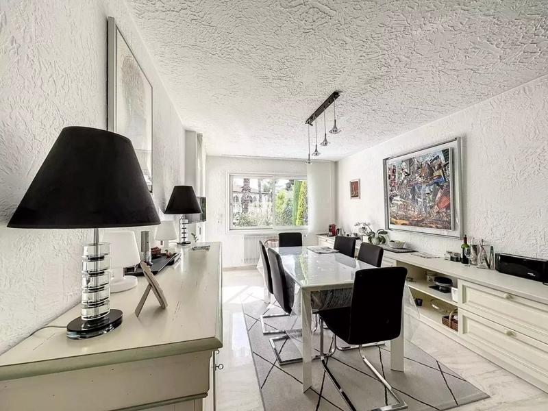 Villa - 320 m² - 10 pièces