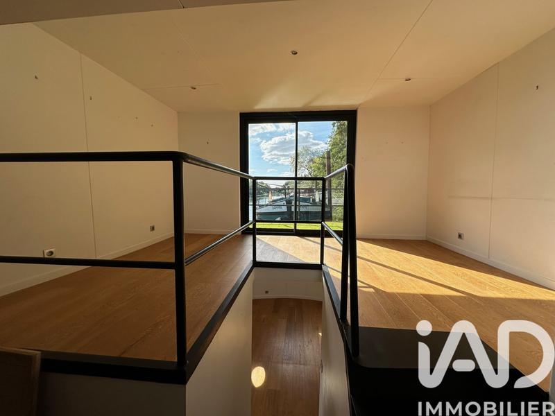 Maison - 250 m² - 6 pièces