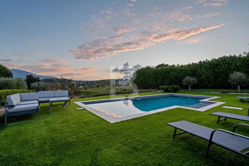 Propriété - 315 m² - 8 pièces