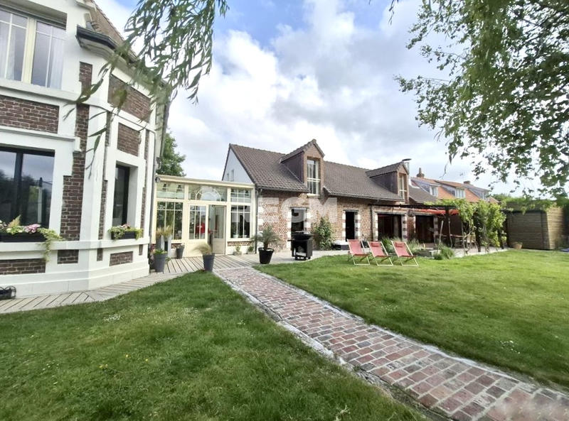 Maison - 310 m² - 8 pièces