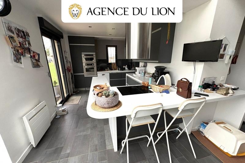 Maison - 201 m² - 9 pièces