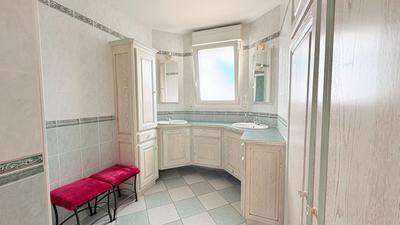 Maison - 200 m² - 5 pièces