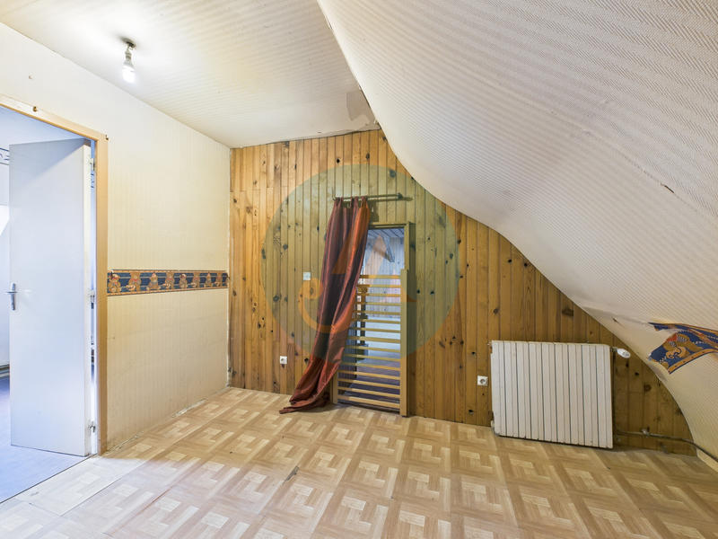 Maison - 201 m² - 7 pièces