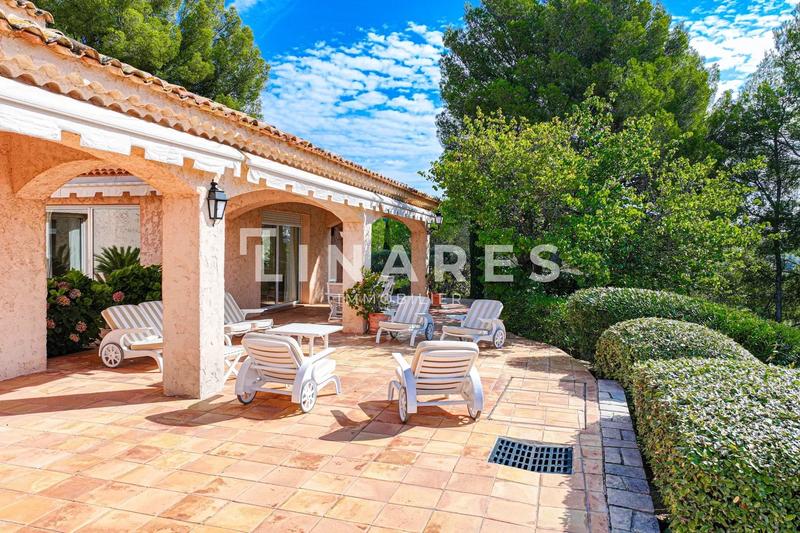 Villa - 410 m² - 9 pièces