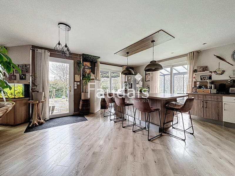 Maison - 217 m² - 10 pièces