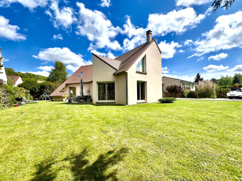 Maison - 221 m² - 8 pièces