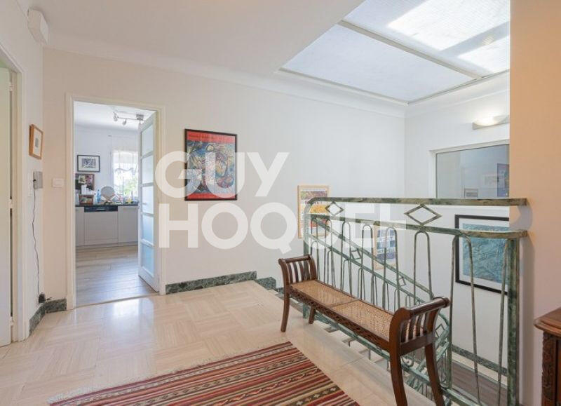 Maison - 242 m² - 6 pièces