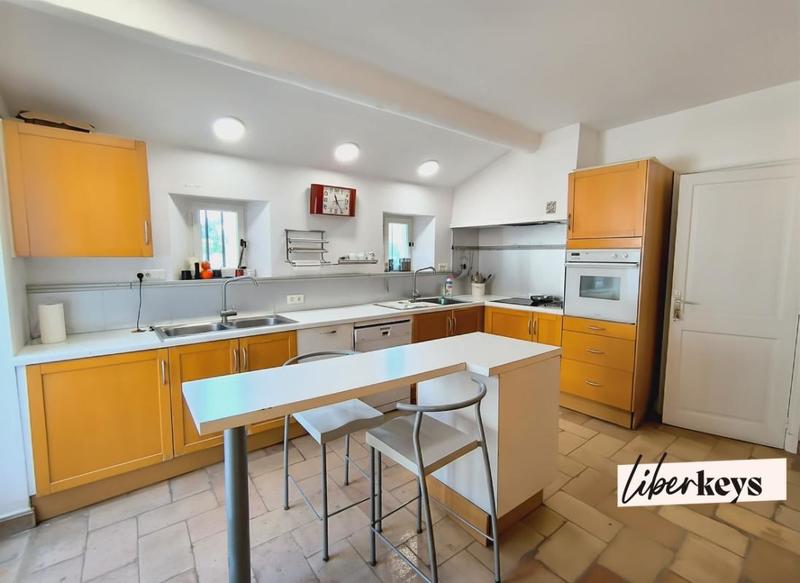 Propriété - 217 m² - 7 pièces