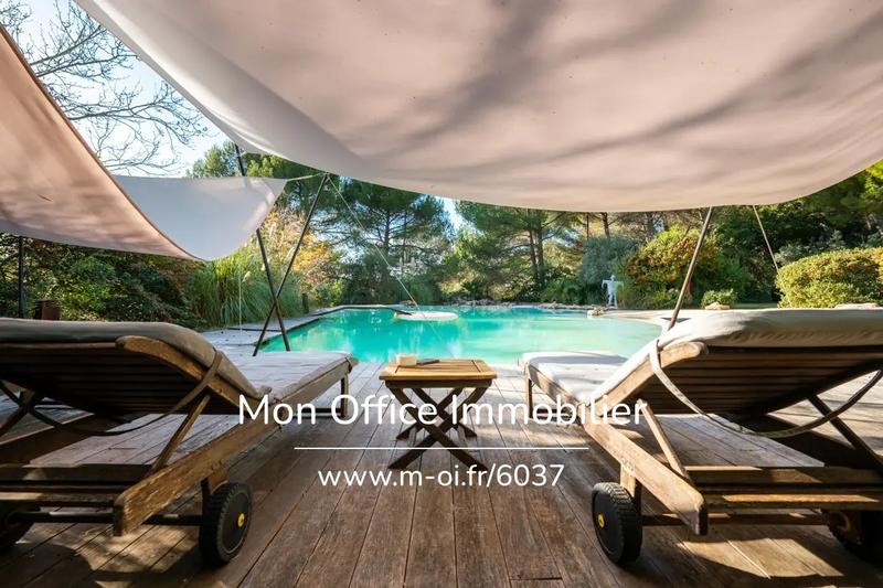 Maison - 236 m² - 7 pièces