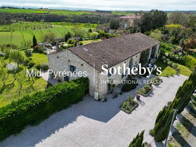 Maison - 655 m² - 13 pièces