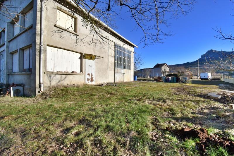 Terrain constructible - 2 500 m²