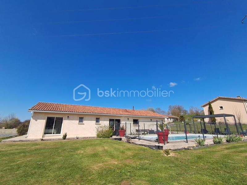 Maison traditionnelle - 1 433 m² - 4 pièces