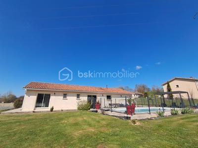 Maison traditionnelle - 1 433 m² - 4 pièces