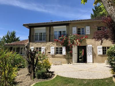 Maison traditionnelle - 180 m² - 5 pièces
