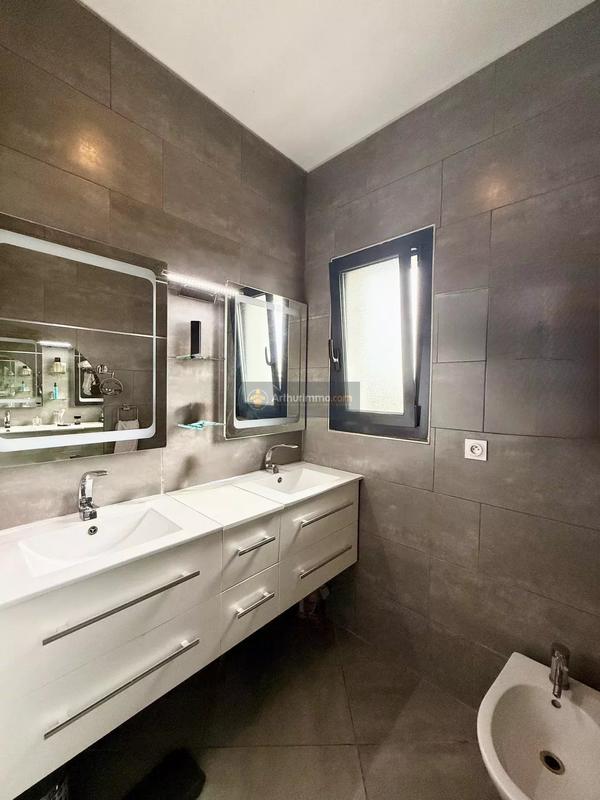 Maison - 175 m² - 7 pièces