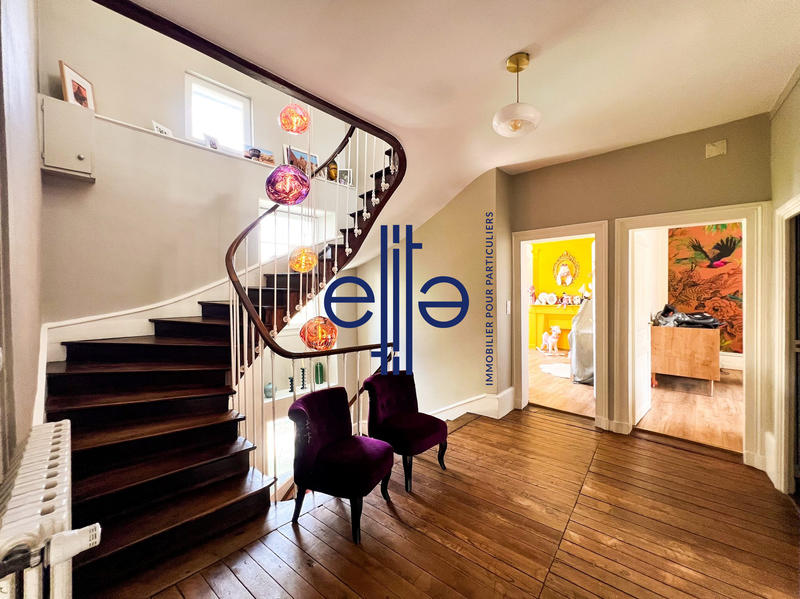 Maison - 238 m² - 6 pièces