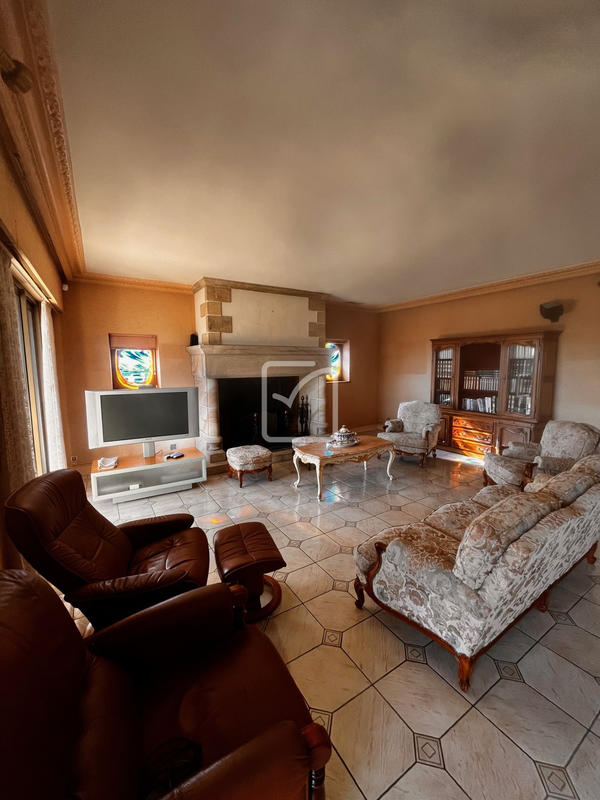 Maison - 290 m² - 11 pièces