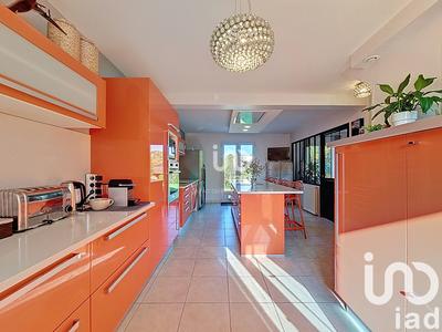 Maison - 220 m² - 9 pièces