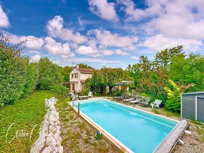 Maison - 121 m² - 6 pièces