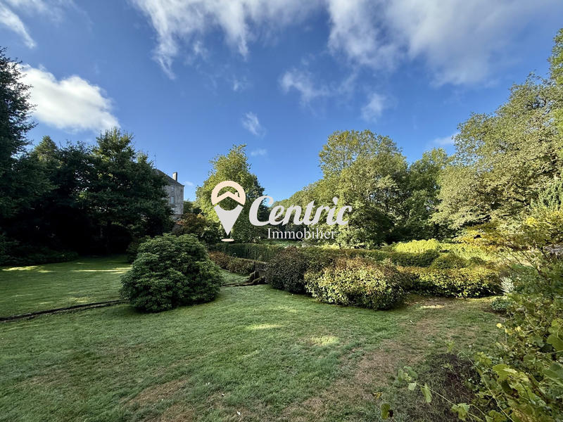 Maison - 275 m² - 13 pièces