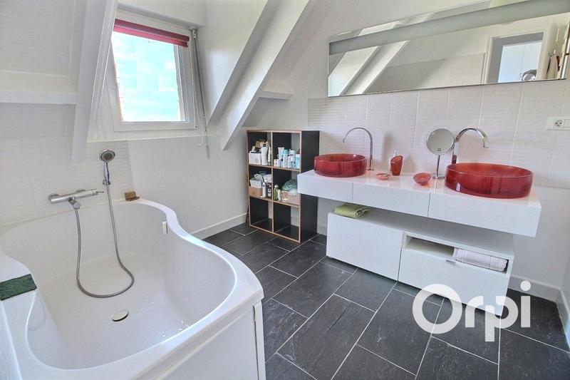 Maison - 137 m² - 6 pièces