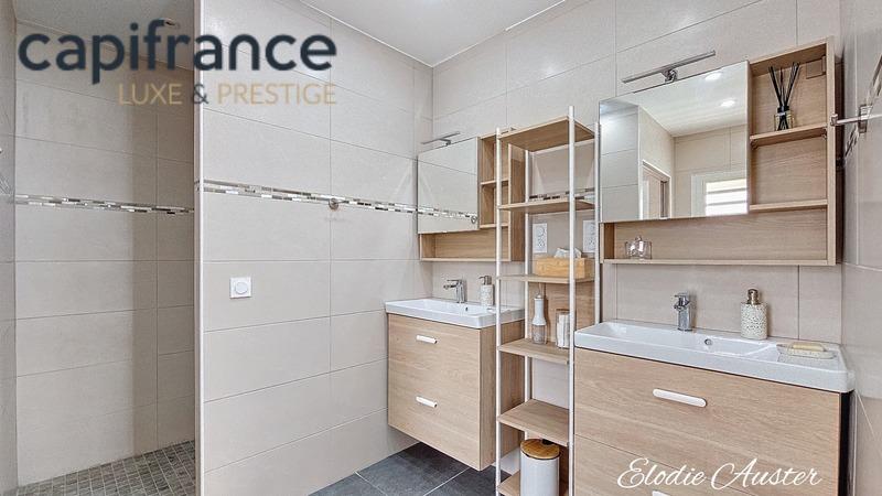 Propriété - 305 m² - 7 pièces