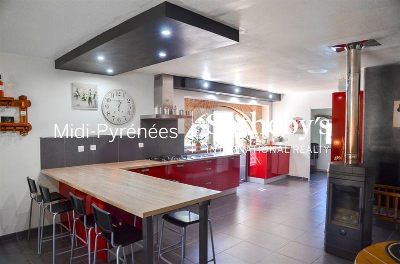 Maison - 387 m² - 11 pièces