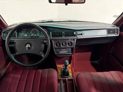 Mercedes 190 E W 201 2.0 premiere main