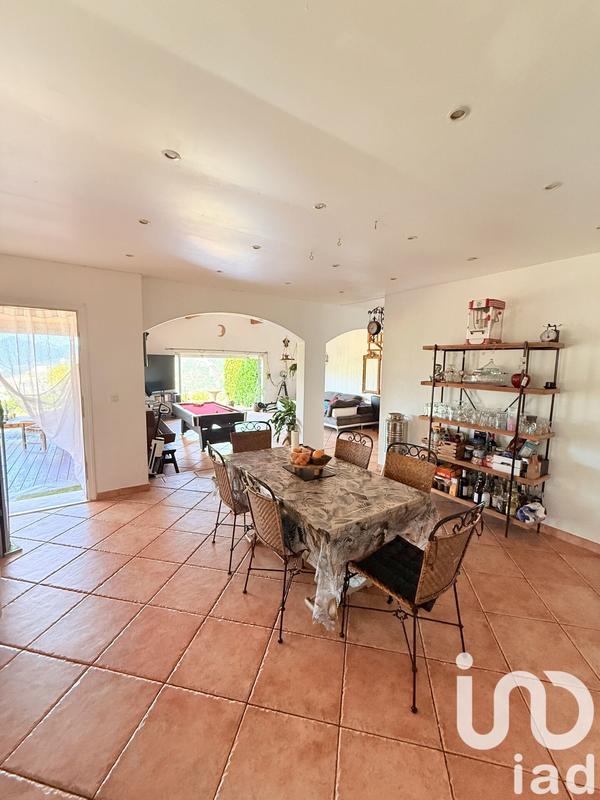 Maison - 207 m² - 7 pièces