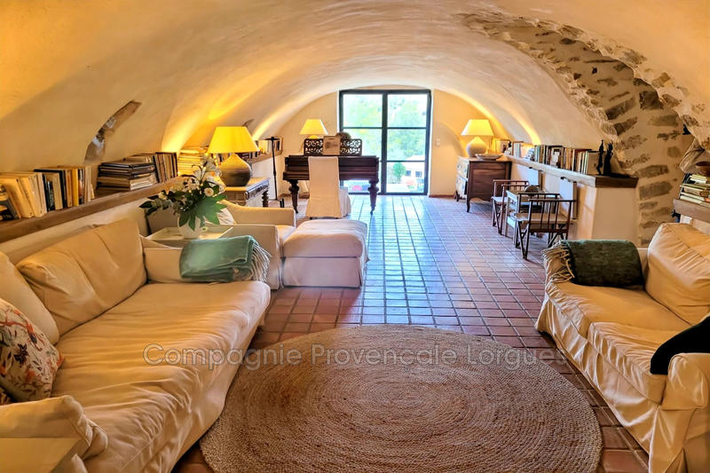 Propriété - 250 m² - 10 pièces