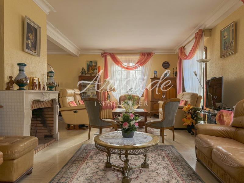 Maison ancienne - 253 m² - 8 pièces