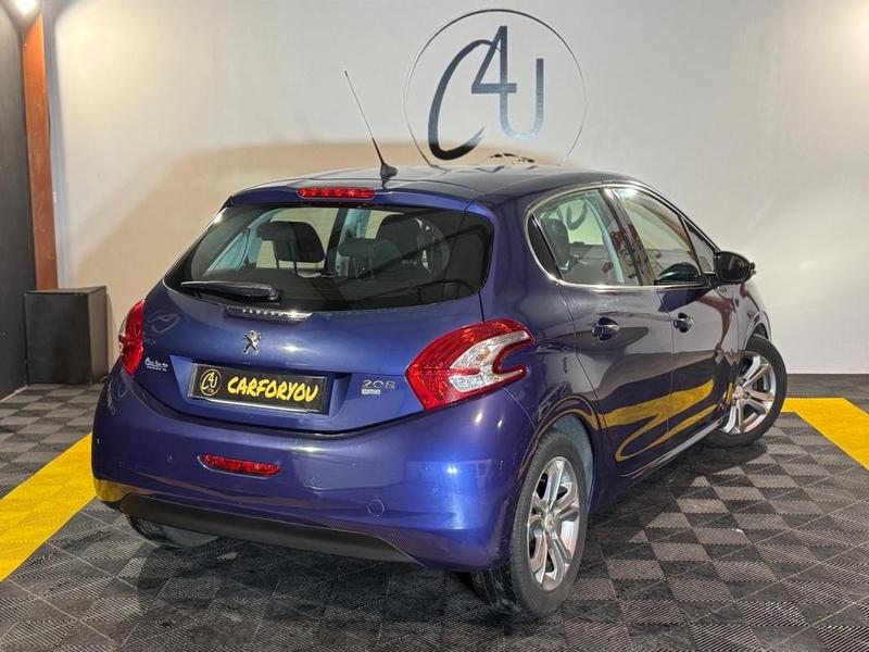 Peugeot 208 Allure 5 Portes 1.6 Hdi 92 cv Radar de recul, Bluetooth, Régulateur vitesse