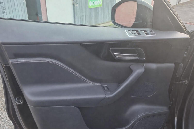 Jaguar F-Pace 2.0 d Awd 180 Bva8 R Sport - Automatique Toit ouvrant