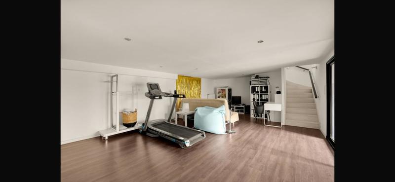 Maison - 213 m² - 6 pièces