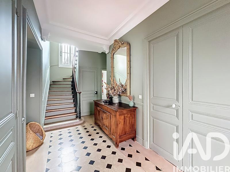 Maison - 233 m² - 8 pièces