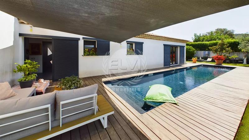 Maison - 1 100 m² - 4 pièces