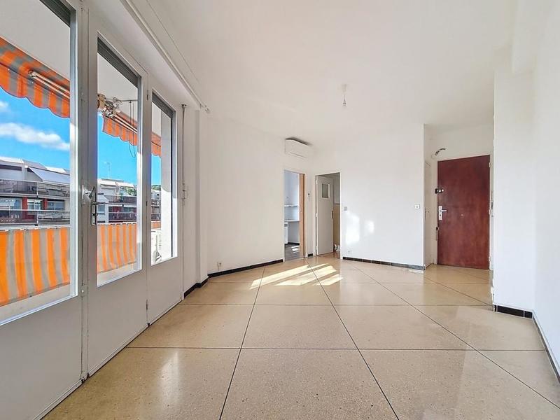 Studio - 30 m² - 1 pièce