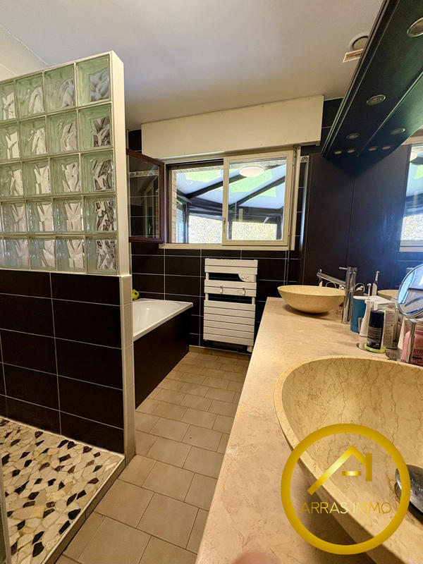 Maison - 158 m² - 1 pièce