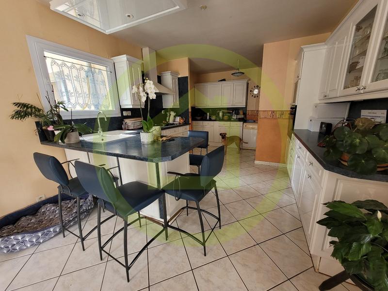 Maison - 180 m² - 8 pièces