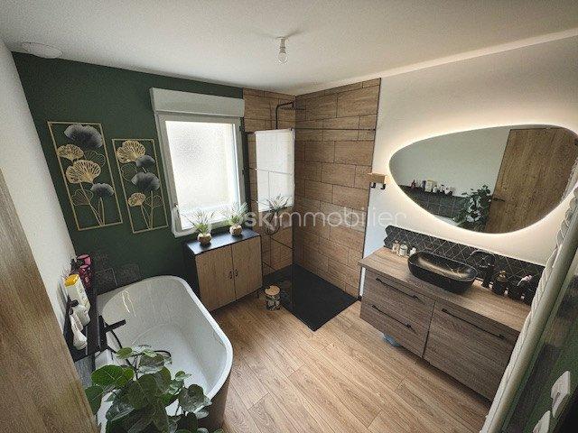 Maison - 94 m² - 5 pièces