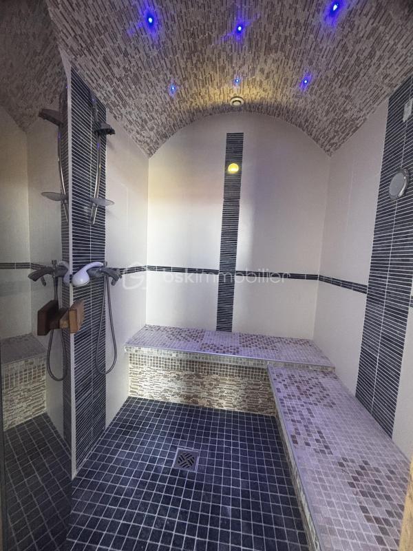 Corps de ferme - 210 m² - 15 pièces