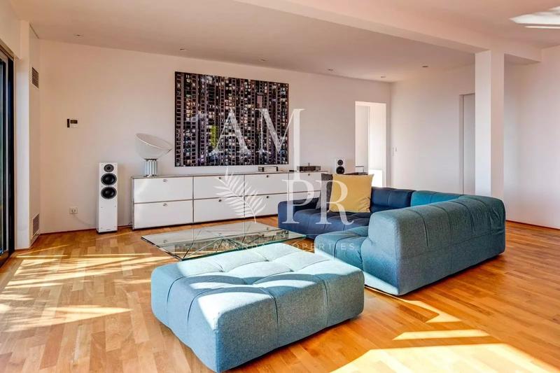 Villa - 300 m² - 8 pièces